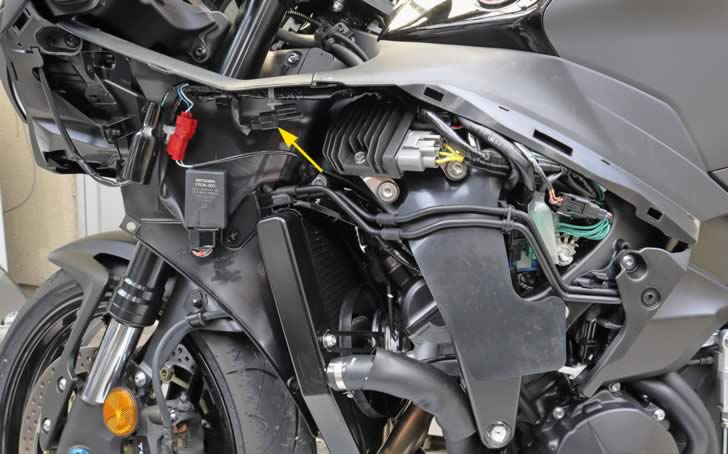 CBR600RR(8BL-PC40)ACC電源フロント側