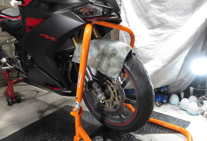 CBR250RRフロントリフトアップ