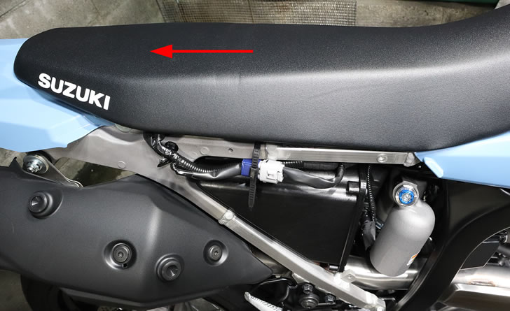 DR-Z4SM(ER1AH)シートの取外し