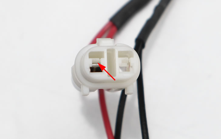 DR-Z4SM(ER1AH)左フレームカバーのグロメット位置