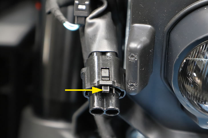 DR-Z4SM(ER1AH)オプションコネクターのフタ