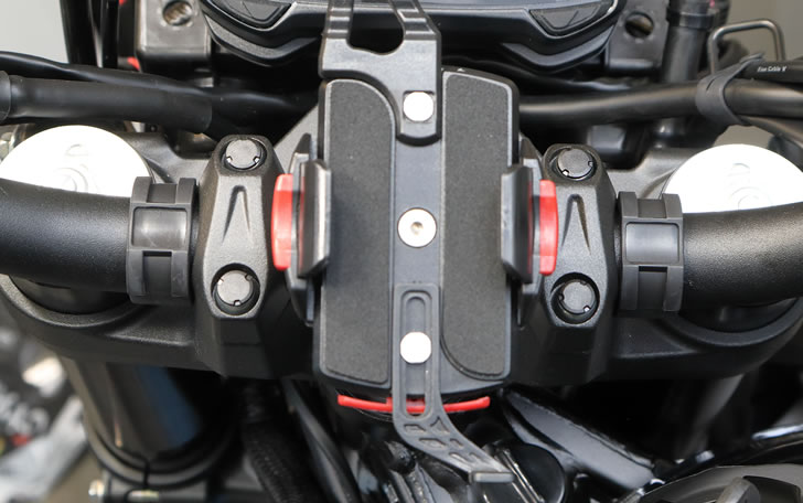 DR-Z4SM(ER1AH)USB電源の取付位置