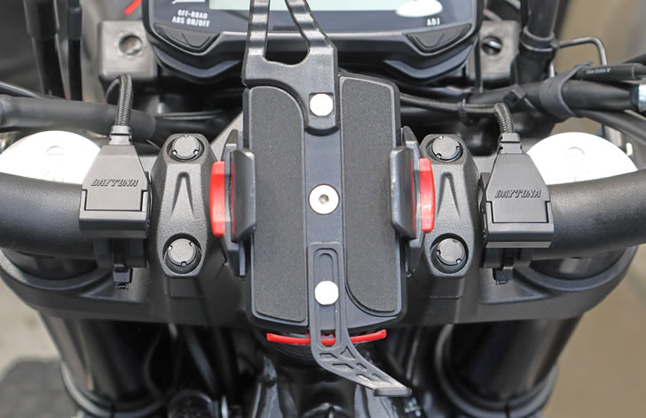 DR-Z4SM(ER1AH)USB電源のソケット部固定