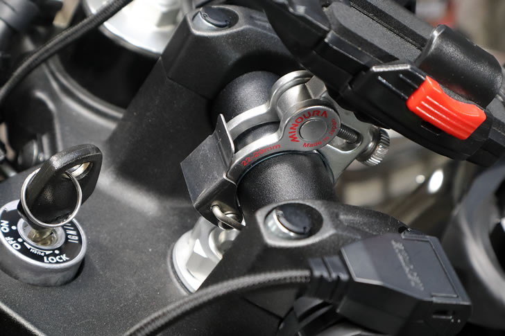 DR-Z4SM(ER1AH)スマホ固定