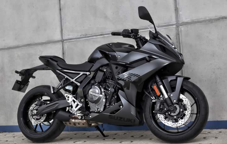 GSX-8R(EM1AA)トンネルでの撮影