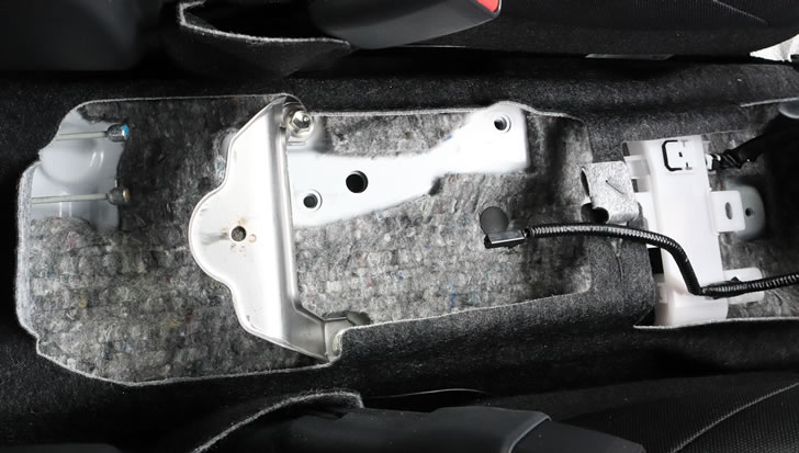 GRヤリスRC(GXPA16)センタートンネル