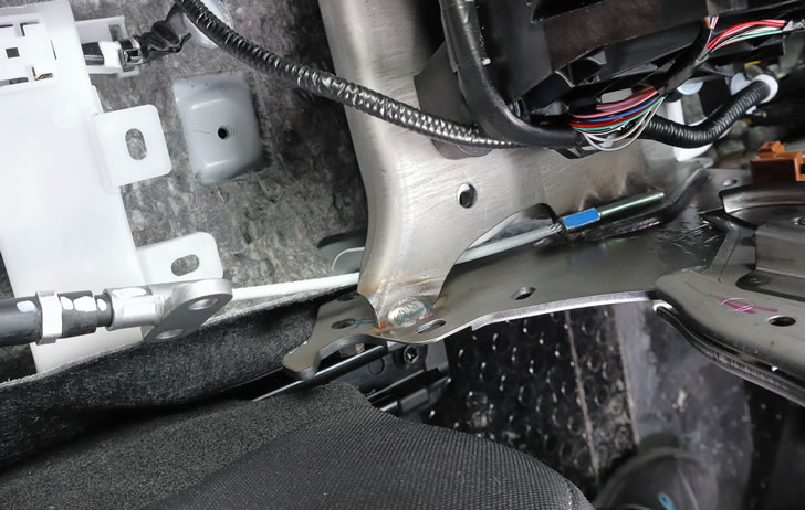 GRヤリスRC(GXPA16)延長ワイヤー通し