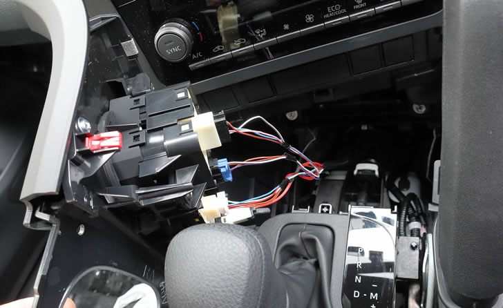 GRヤリスRC(GXPA16)パネル裏のスイッチ接続