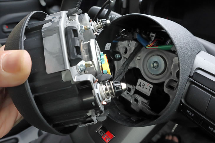 GRヤリスRC(GXPA16)ステアリングエアバッグ脱着