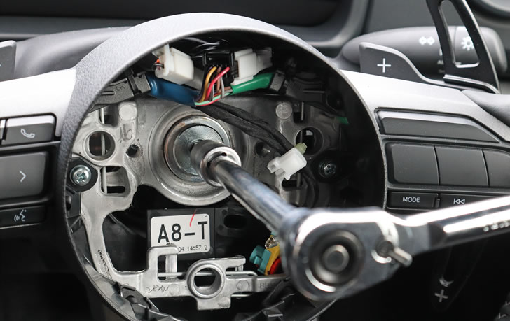 GRヤリスRC(GXPA16)ステアリングの脱着