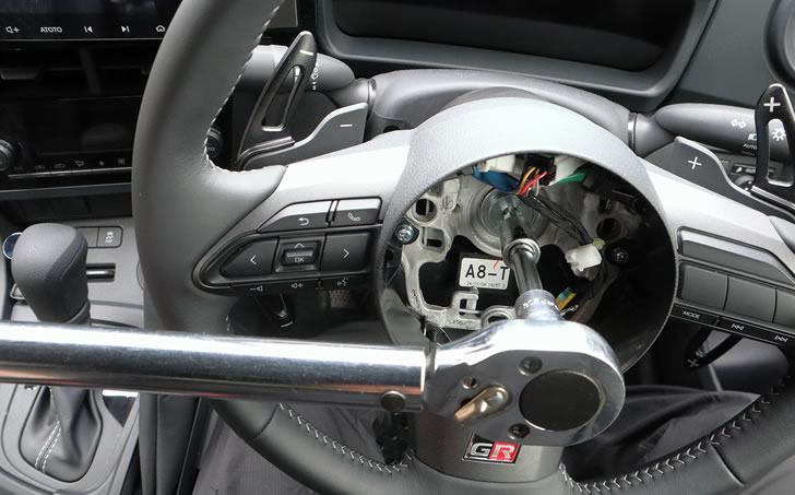 GRヤリスRC(GXPA16)ステアリングの固定