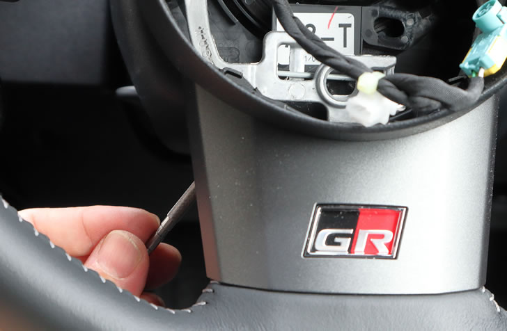 GRヤリスRC(GXPA16)ステアリングホーンのロック解除下