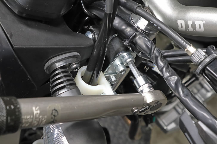 KLX230SHERPA（LX232A)トップブリッジのクランプボルト固定