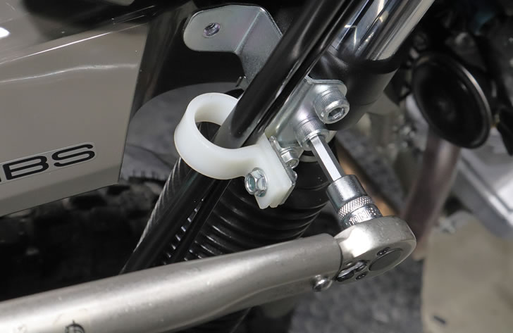 KLX230SHERPA（LX232A)アンダーブラケットのクランプボルト固定
