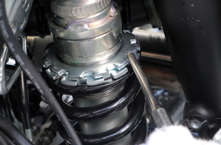 KLX230SHERPA（LX232A)ロックシートの緩め方