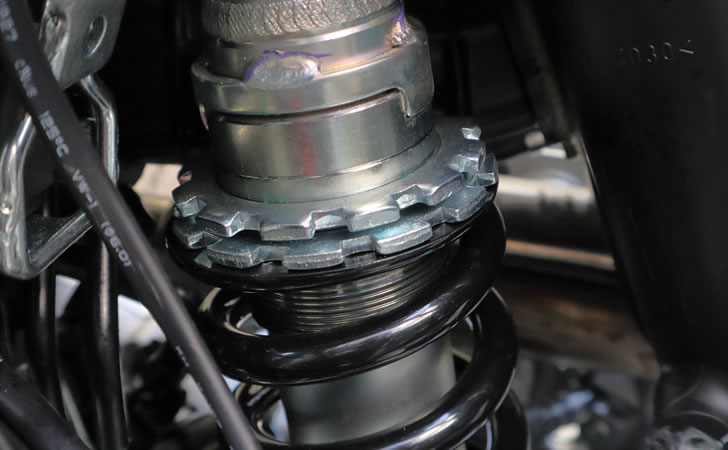 KLX230SHERPA（LX232A)リアサスペンションのスプリングシート
