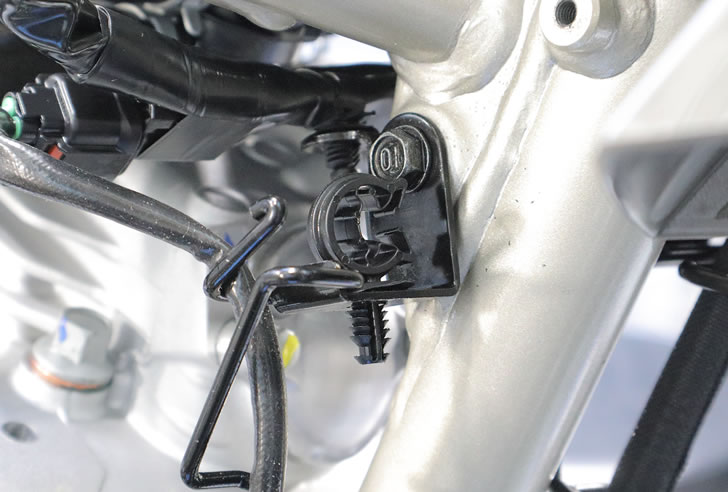 KLX230SHERPA（LX232A)プラグコードの固定位置変更