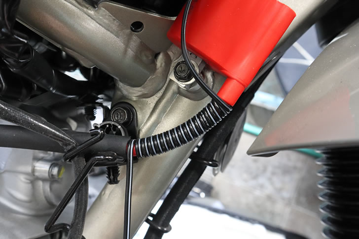 KLX230SHERPA（LX232A)タコメーターのパルスケーブル巻き付け