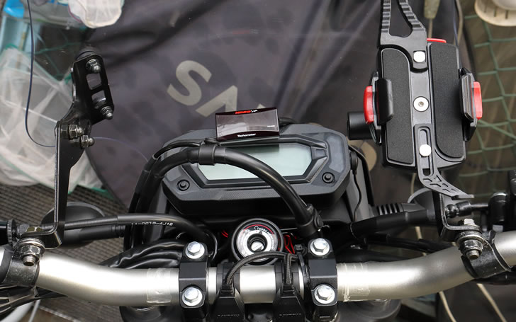 KLX230SHERPA（LX232A)ウインドスクリーンとスマホホルダー