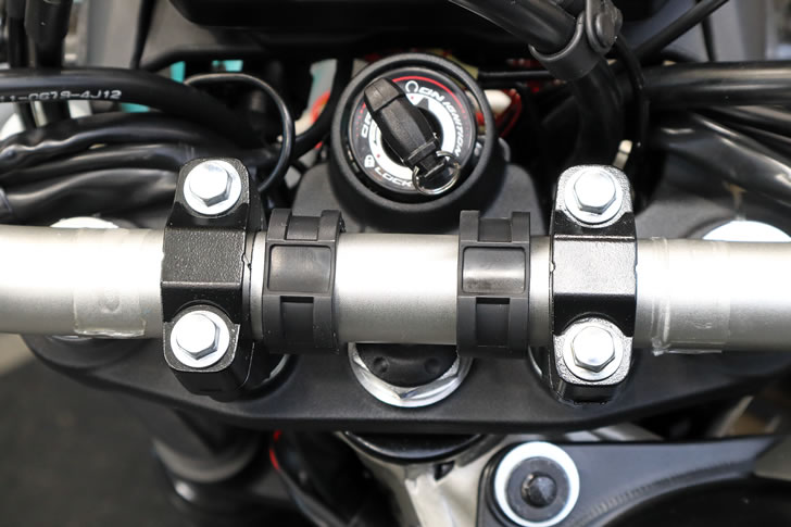KLX230SHERPA（LX232A)USB電源の固定場所