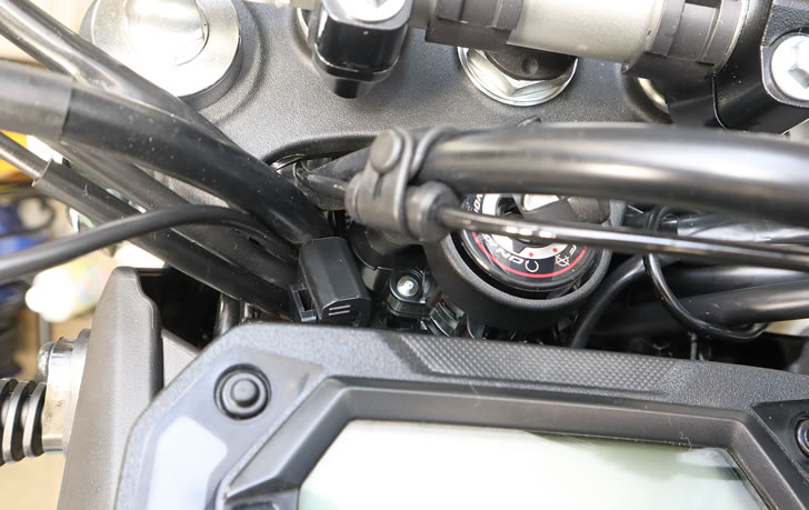 KLX230SHERPA（LX232A)バッテリーカバーの取り外し