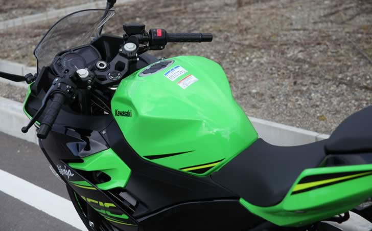 Ninja400ハンドル位置