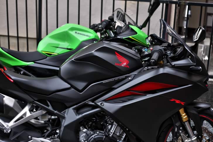 Ninja400 VS CBR250RR