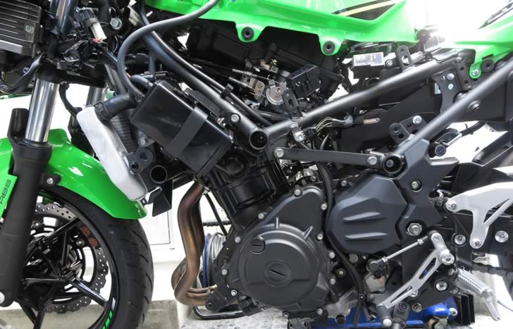 Ninja400カウル剥がし右