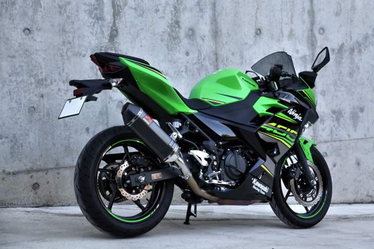 Ninja400LCIカーボンマフラーリアビュー