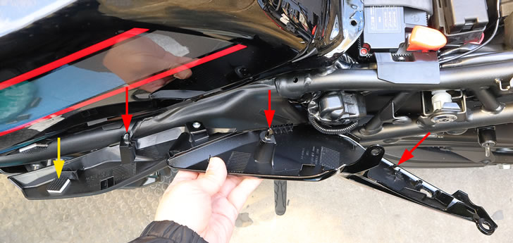 CB1000F(SC94)車体左側のサイドカバー