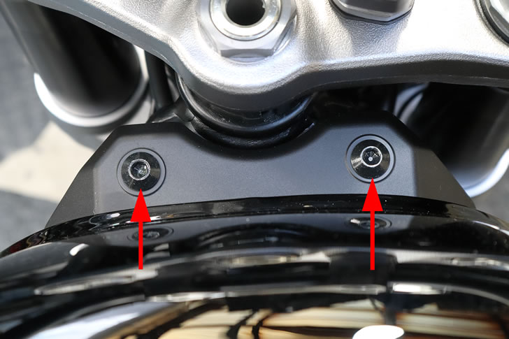 CB1000F(SC94)フロントステイカバーボルト