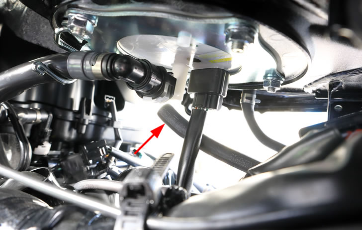 CB1000F(SC94)燃料タンク下の配線