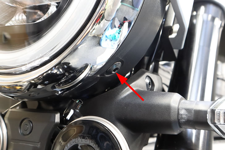 CB1000F(SC94)ヘッドライトの固定ネジ