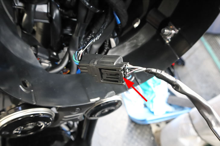 CB1000F(SC94)ヘッドライトコネクター