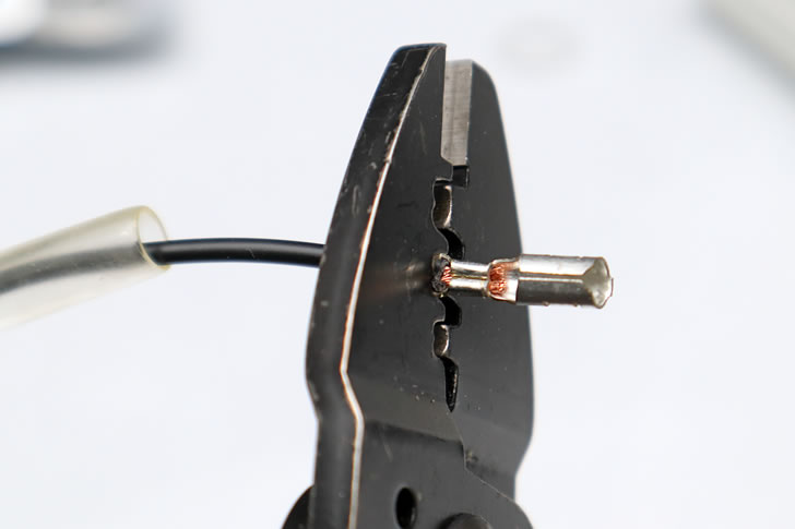 ギボシ端子の固定