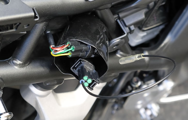 CB1000F(SC94)電源取り出しハーネスの接続