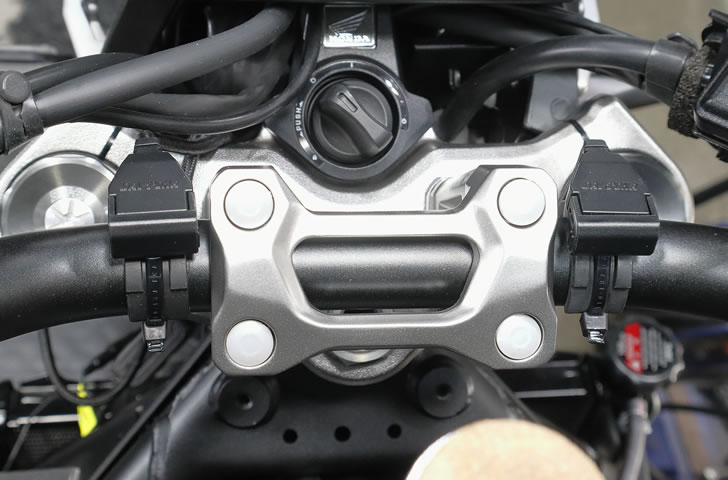 CB1000F(SC94)USBソケットの固定