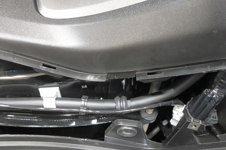 NMAX155（SG92J)アッパーセンターカバーの穴