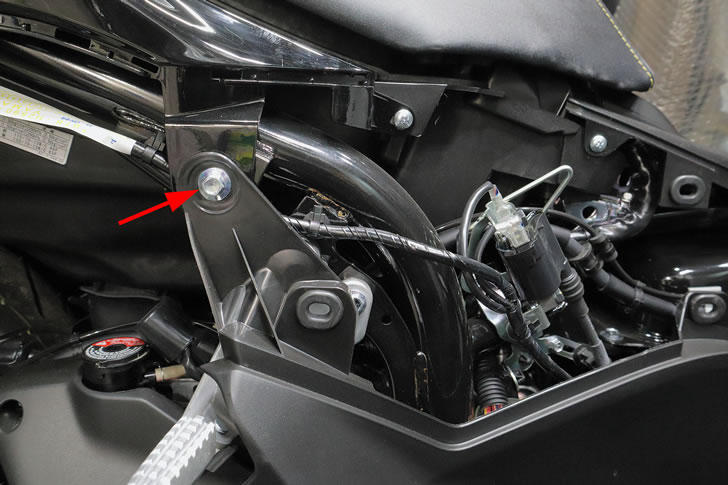 NMAX155（SG92J)フットレストボードの後ろ側