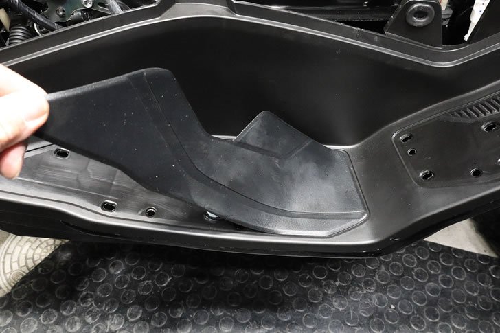 NMAX155（SG92J)ステップのゴムマット