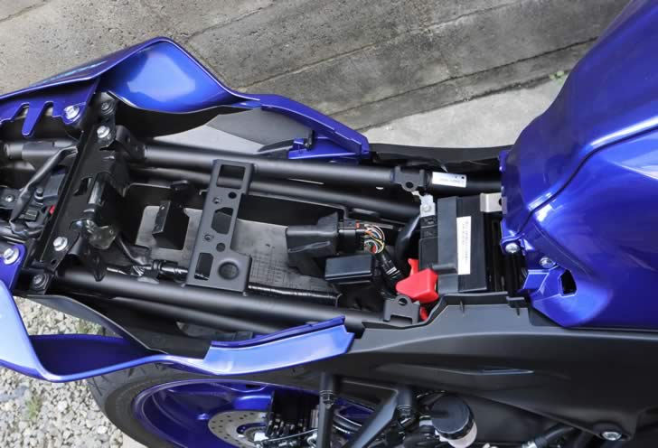 YZF-R125（RE45J）メインシート下